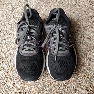 New Balance Women's Black & Gray Athletic Running Shoes